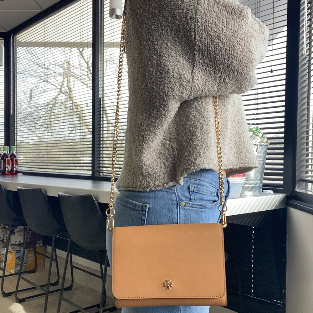 light orange/dark tan Tory Burch purse, slightly used with gold chain!!